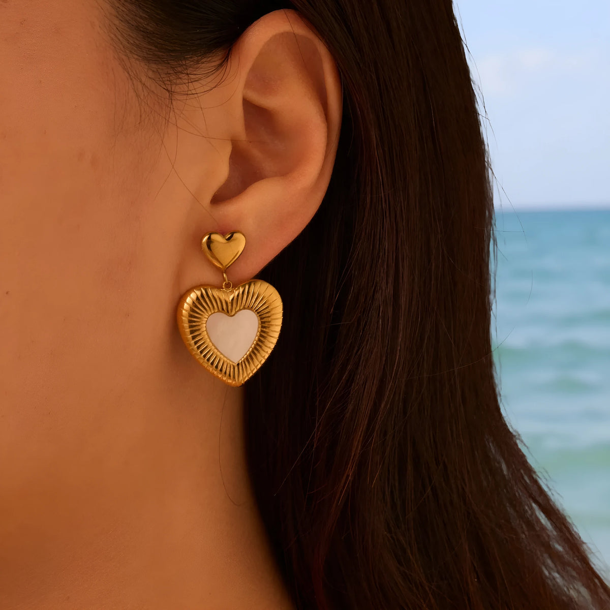 Gold-coloured heart-shaped stainless steel earrings with 18K electroplating for women