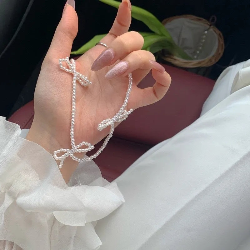 White imitation pearl necklace with bow-shaped pendant on adjustable 31-40 cm chain