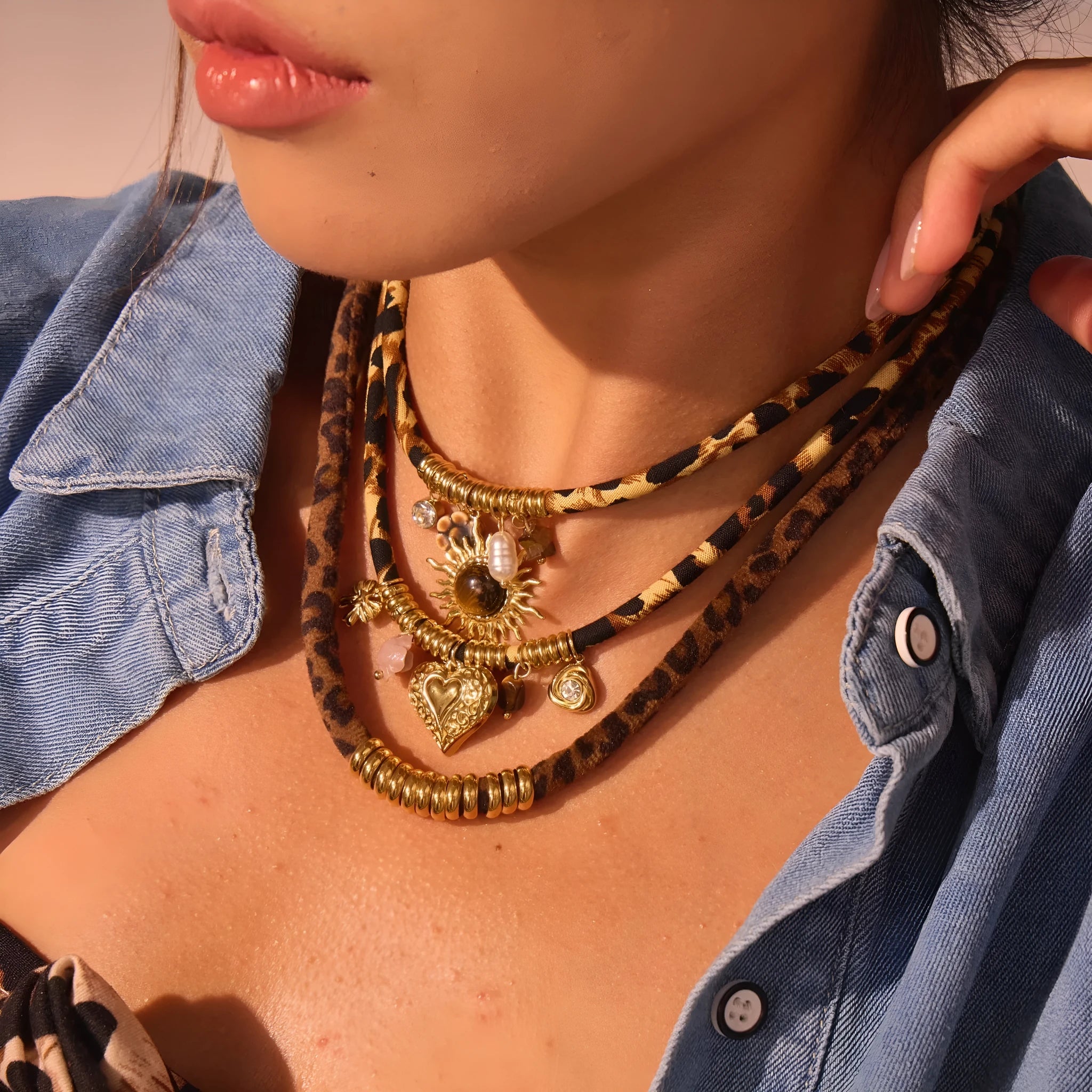 Women's stainless steel necklace with geometric pendant on adjustable 41-50cm chain