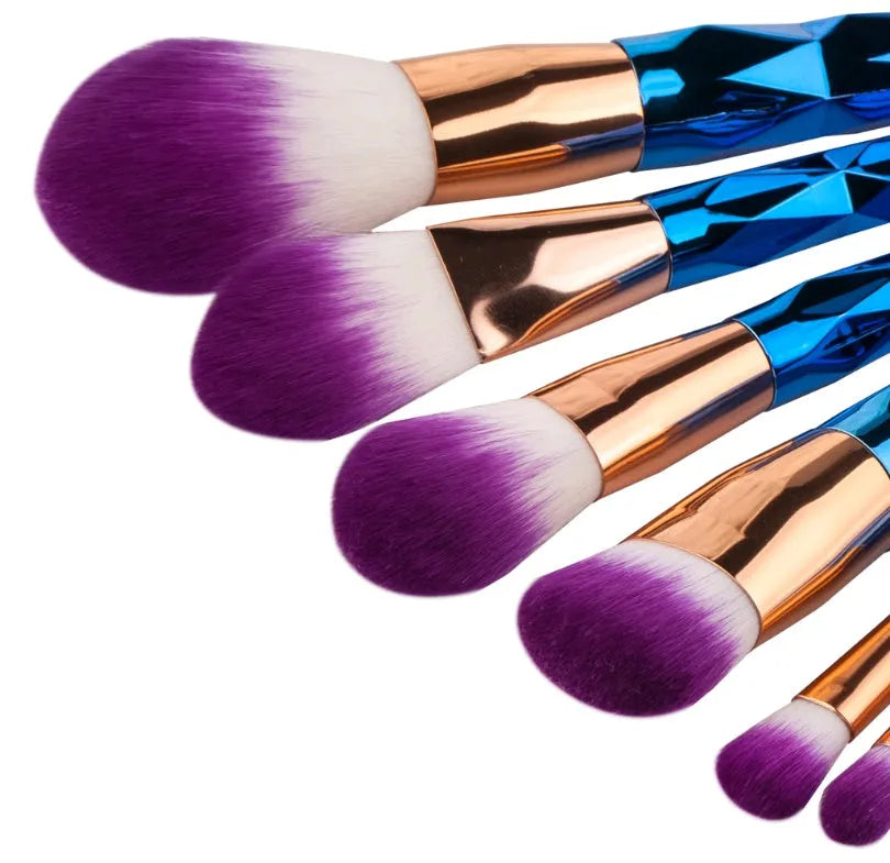 7-piece makeup brush set with nylon bristles, long handles, and compact 17.5 x 10 x 2 cm size