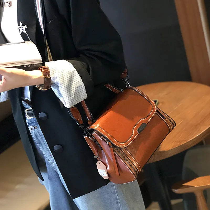 Genuine leather women's messenger bag in horizontal square shape with internal organisation pockets