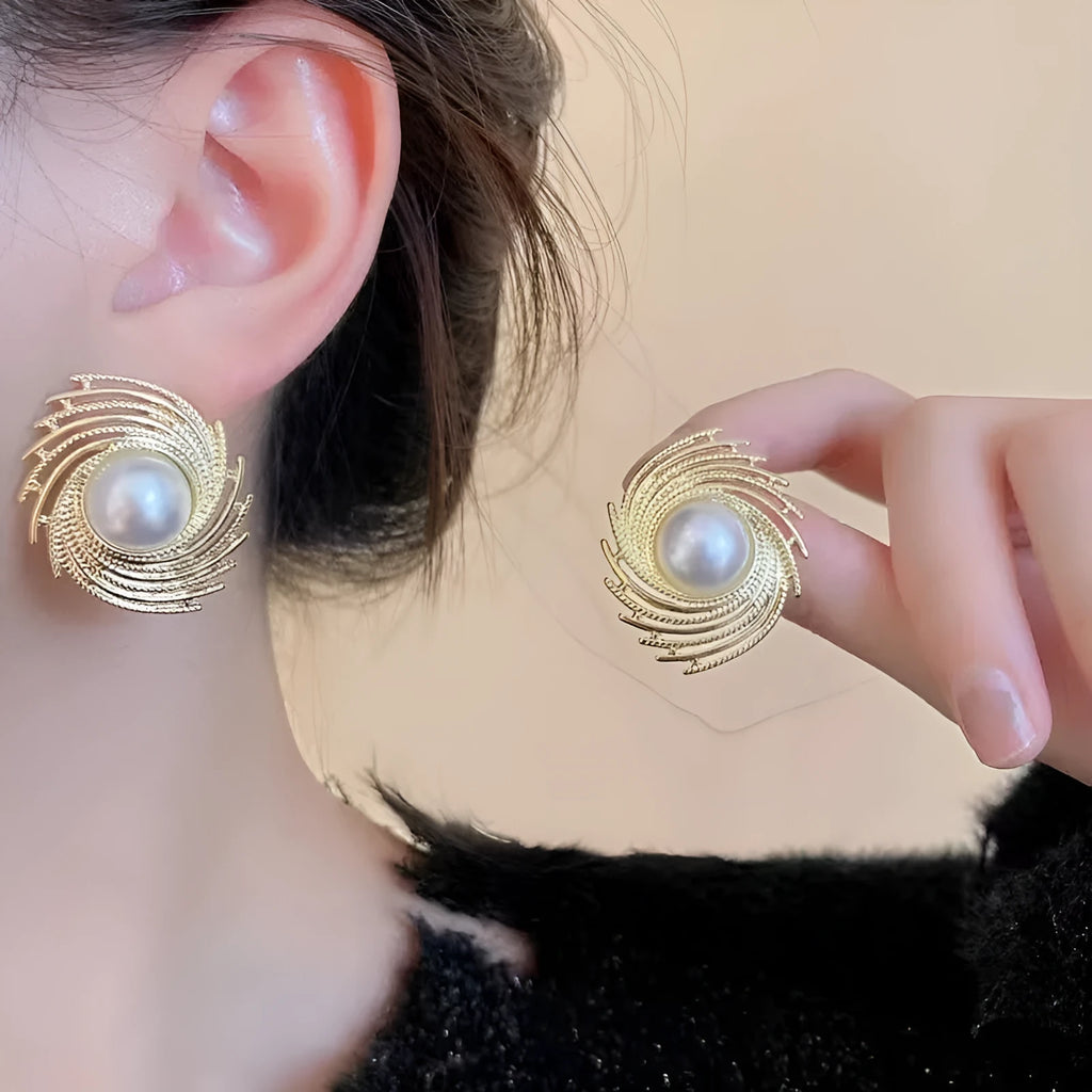 Pearl-coloured flower-shaped women's earrings with irregular decorative elements on electroplated alloy