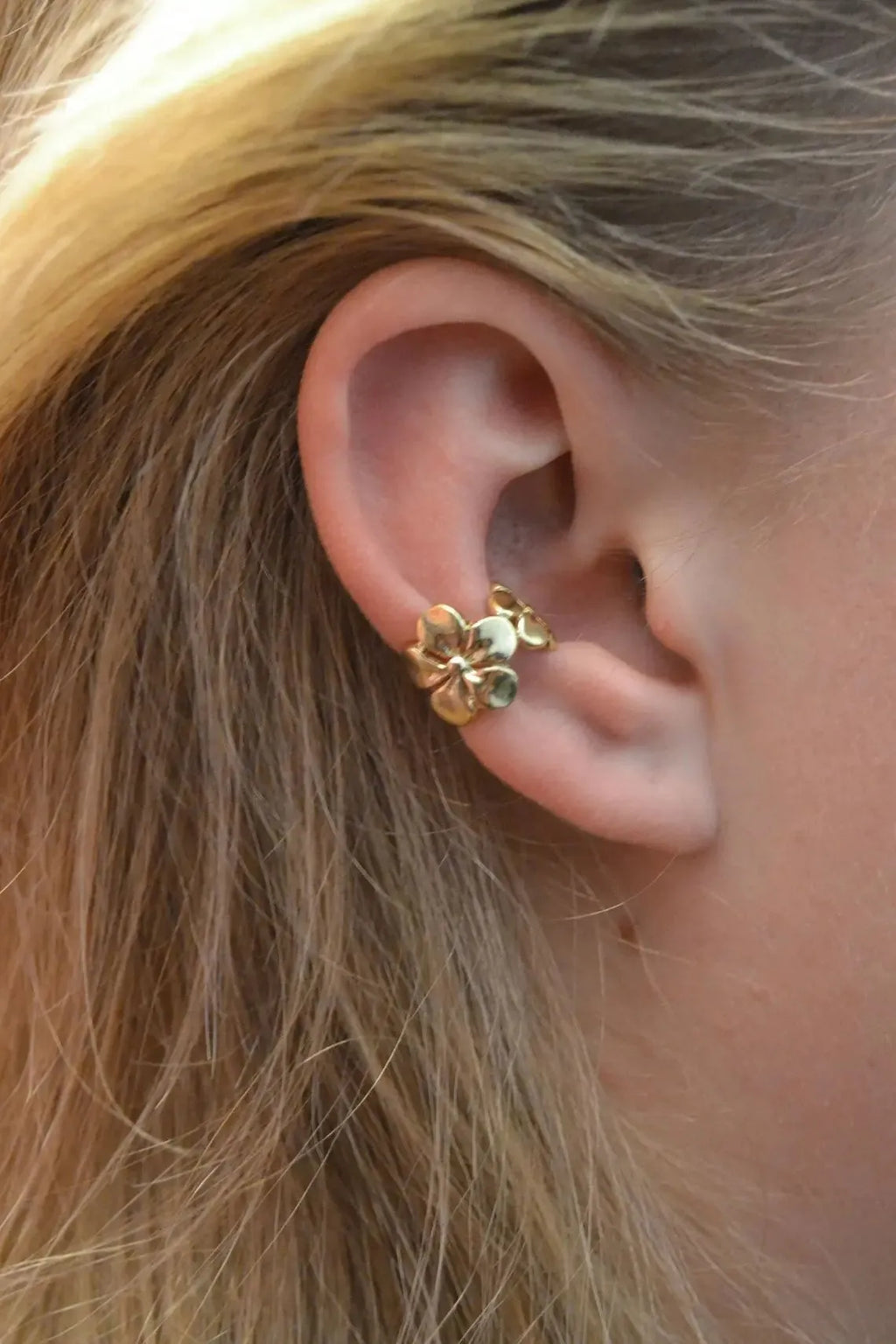 Gold starfish scallop conch shell drop earrings for women with beach theme design