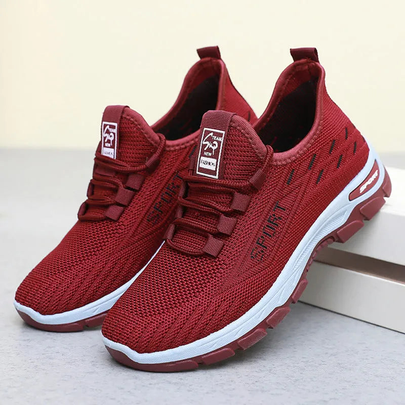 Casual low-top sneakers with PVC soles in various colours for men and women