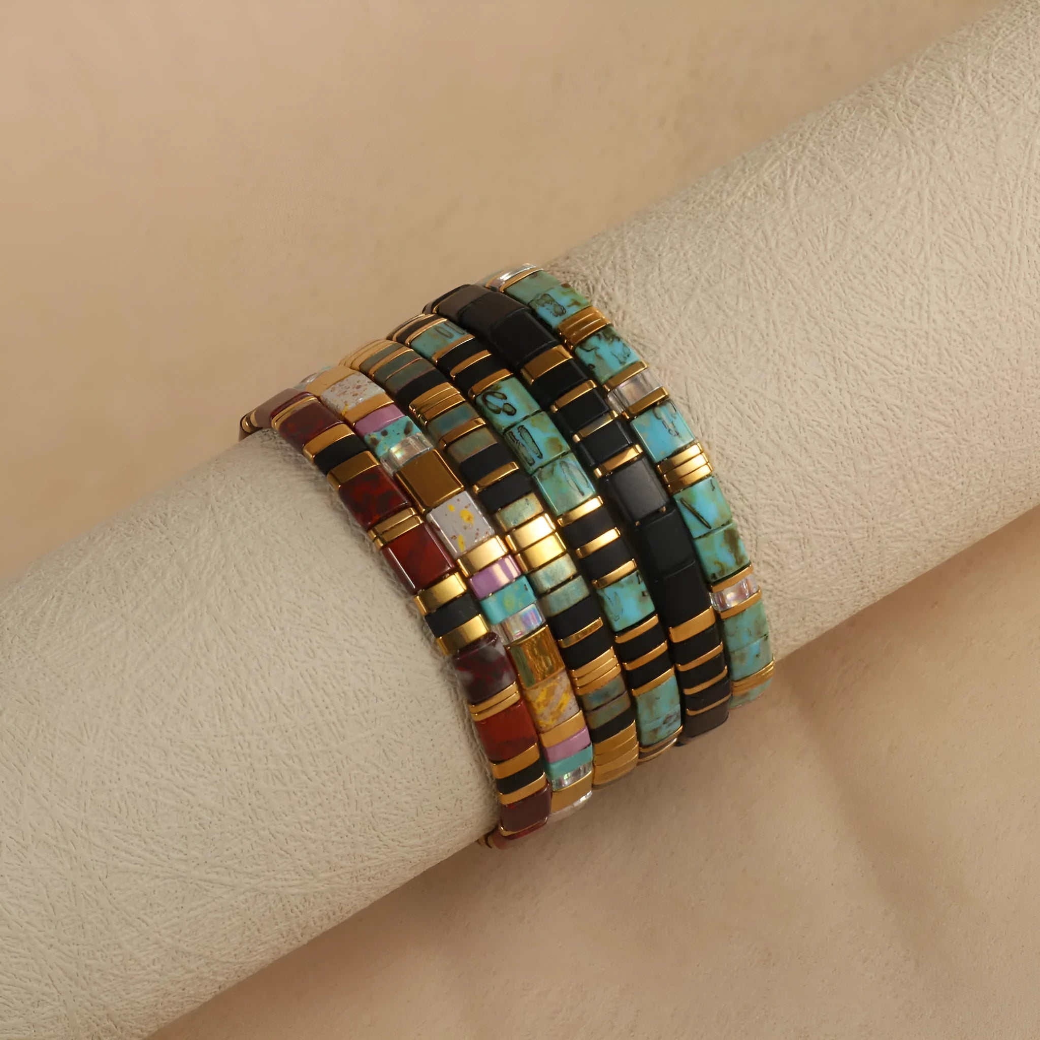 Geometric glass and coloured glaze beaded bracelet with a pull clasp in milky white colour.