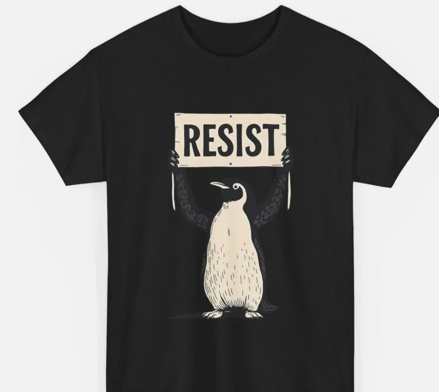 Straight-cut cotton summer t-shirt in black, green, or white with short sleeves.