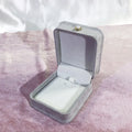 Light green flannel waist-tight jewelry box with pearl buckle for pendant storage