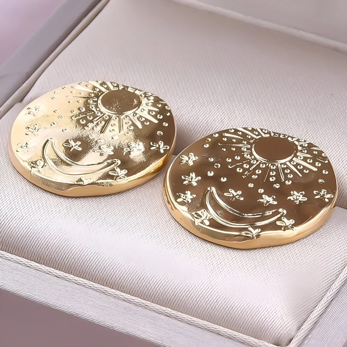 Geometric seashell stud earrings in stainless steel with gold or silver electroplated finish
