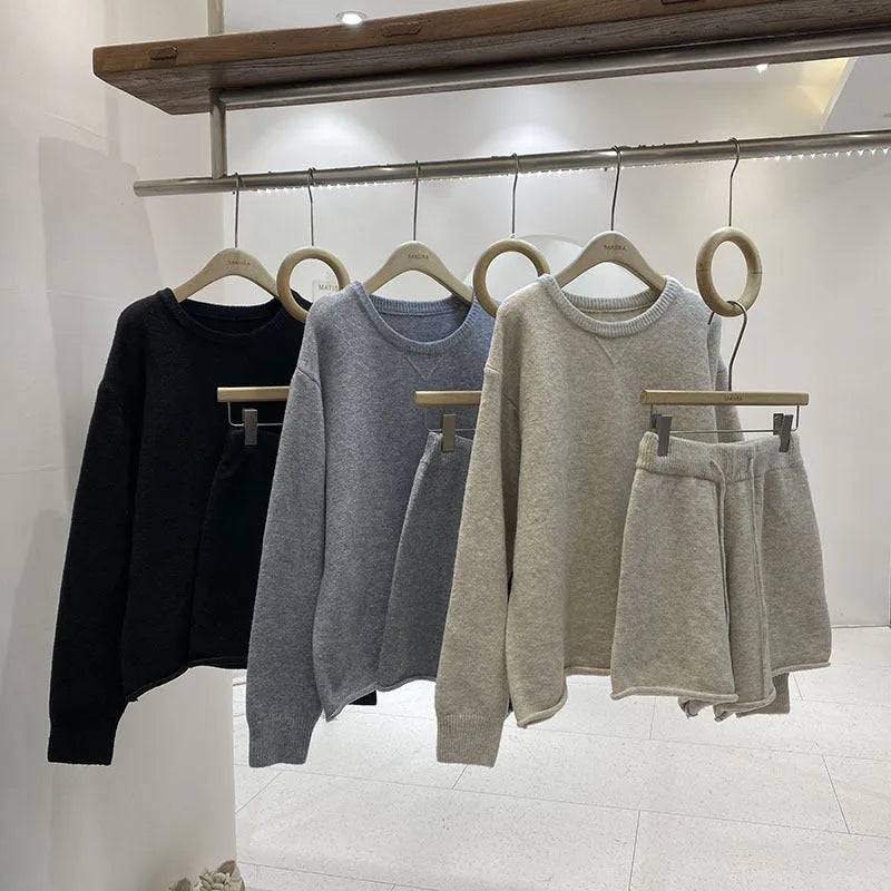 Women's loose-fitting knitted long sleeve sweater and wide-leg shorts two-piece set in oatmeal colour