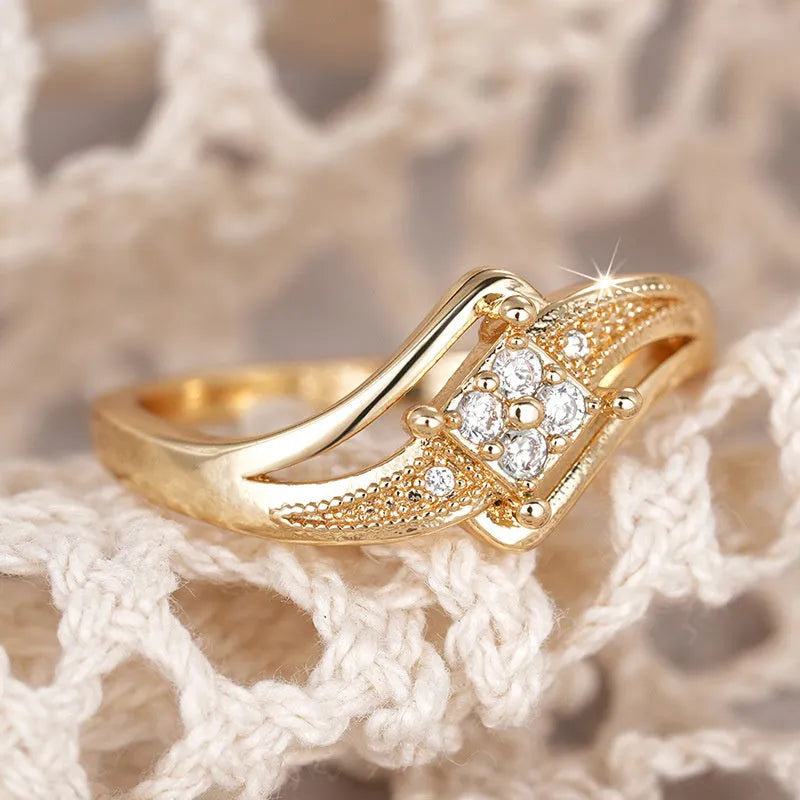 Women's copper diamond-shaped ring with micro-inlaid zircon detailing in yellow gold colour
