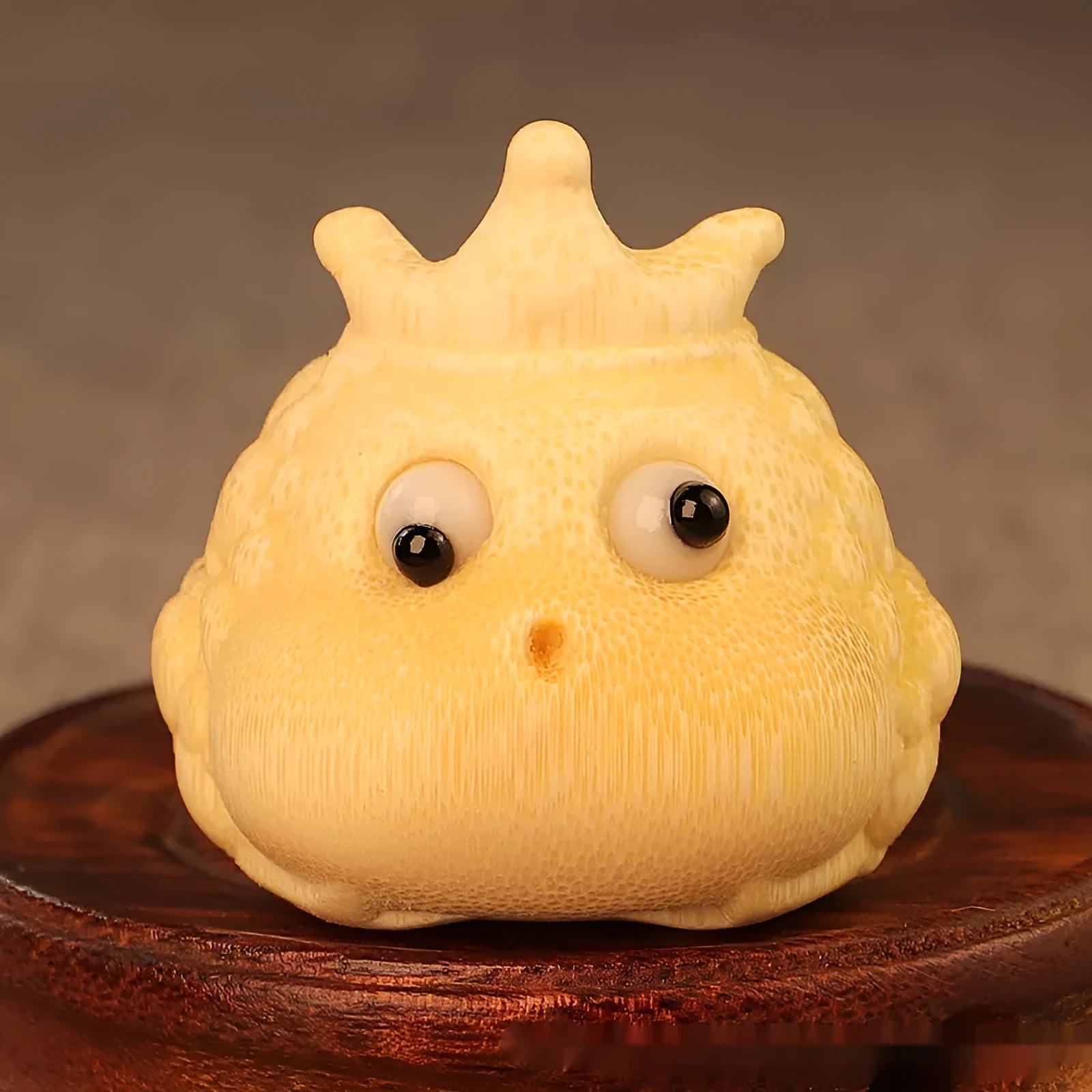 Solid bamboo carving of a Crown Princess toad ornament in cute style, 5.0 cm size.