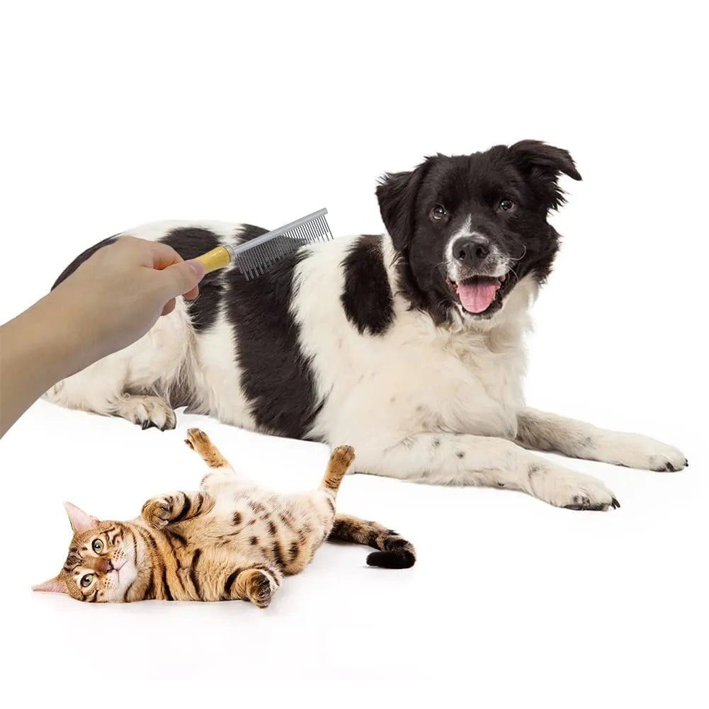 Wooden handle pet grooming comb for dogs and cats with rounded safety needles