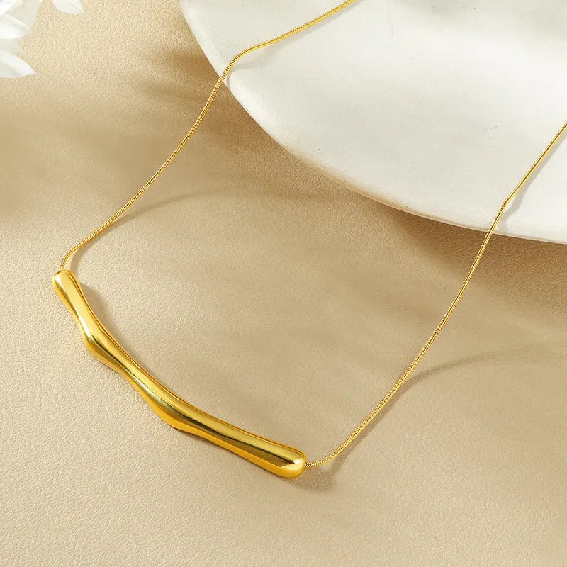 Women's pleated titanium steel necklace with irregular design in gold or steel electroplated finish