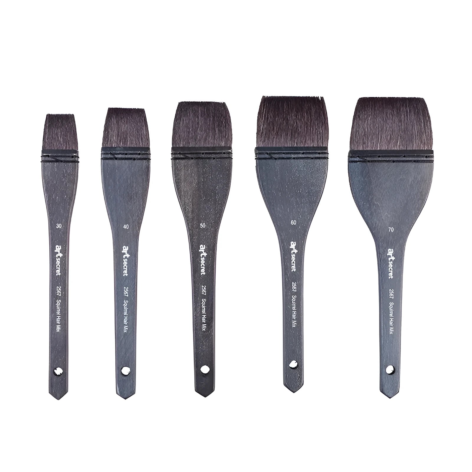 Grey squirrel hair brush with wooden handle, available in sizes 30 to 70 for professional makeup application