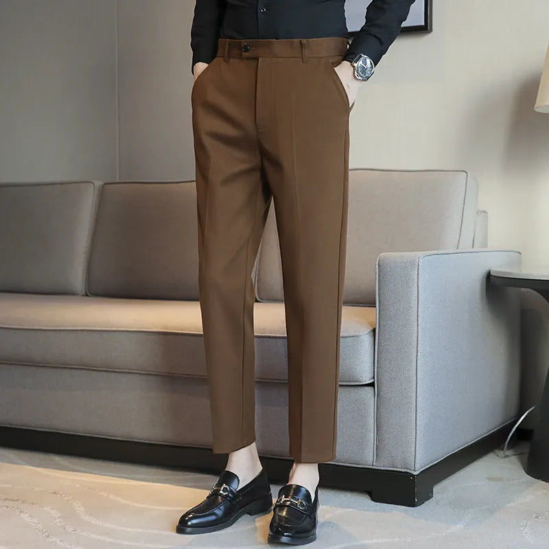 Men's straight fit corduroy trousers in Retro Brown colour with elastic waistband.