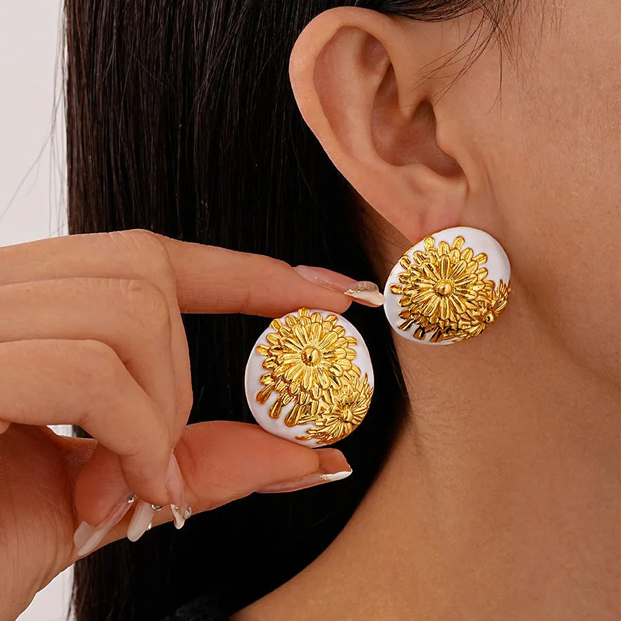 Vintage print round stud earrings with silver needle, alloy body, gold or silver printed finish, 1 pair