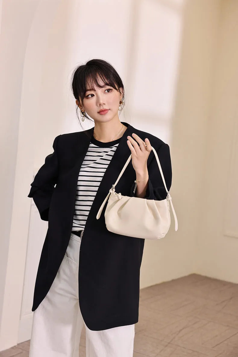 Genuine leather one-shoulder crossbody bag with folds cloud design, zip closure, compact 20x13x7cm size, black colour