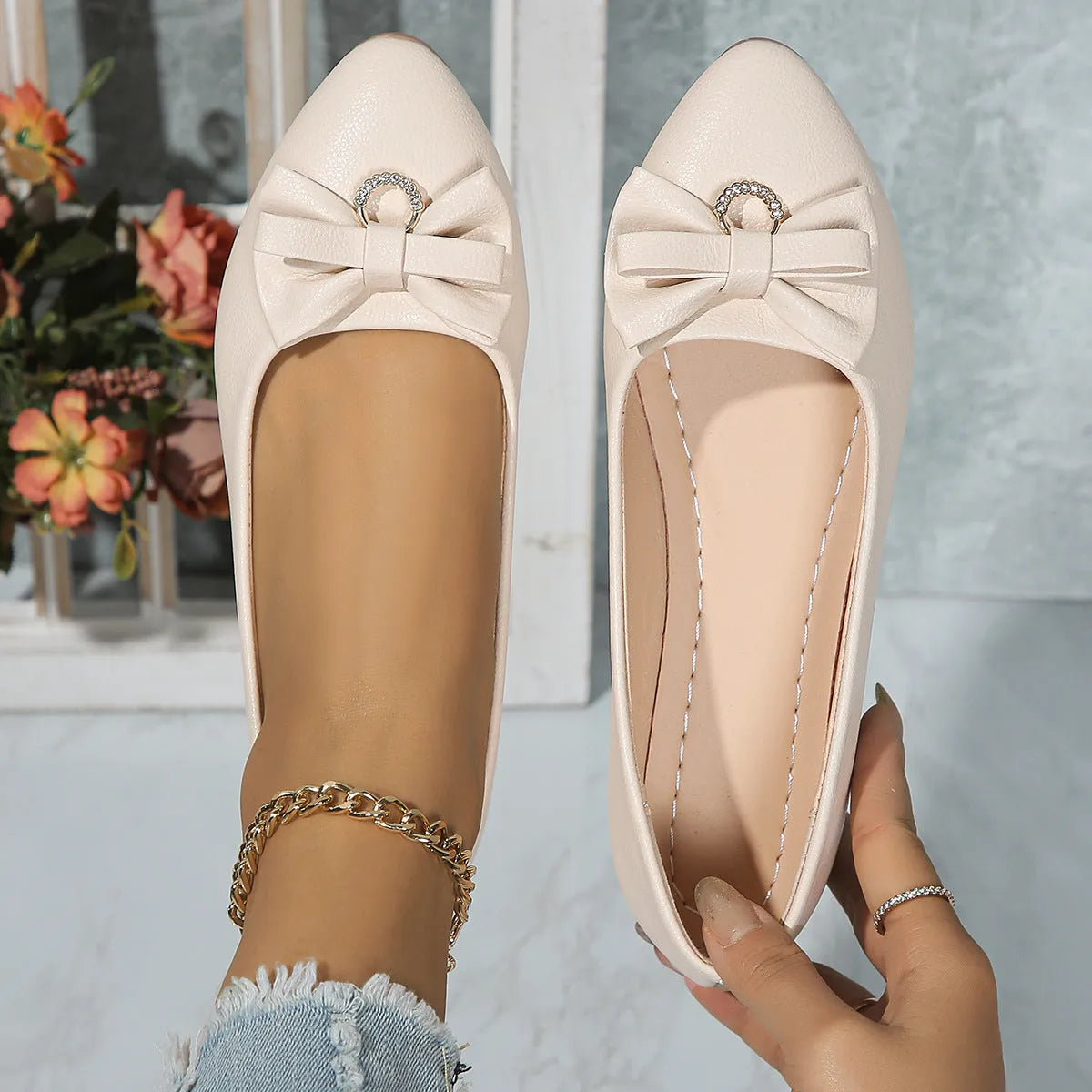 Plus size women's casual flat shoes with bowknot decoration in artificial PU material