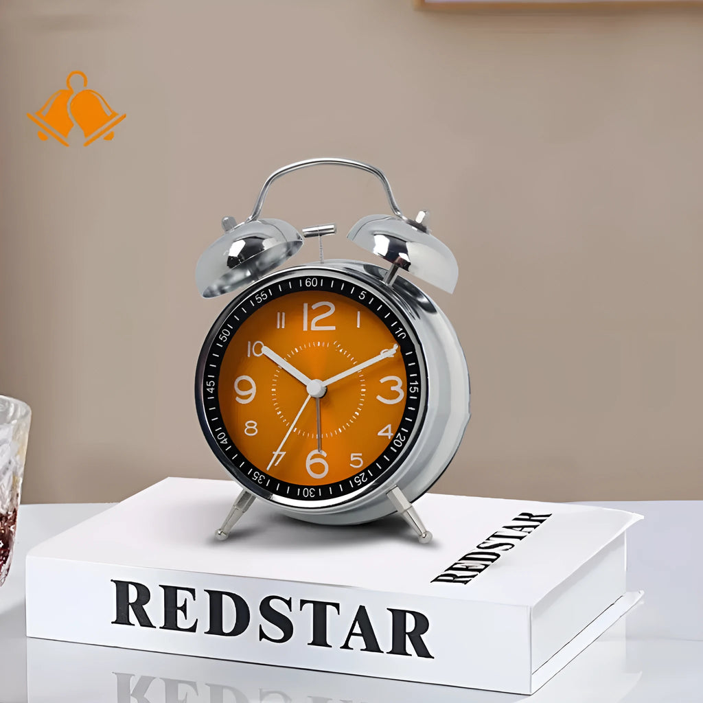 Mute creative luminous pointer quartz clock metal shell 5.5cm thick green colour