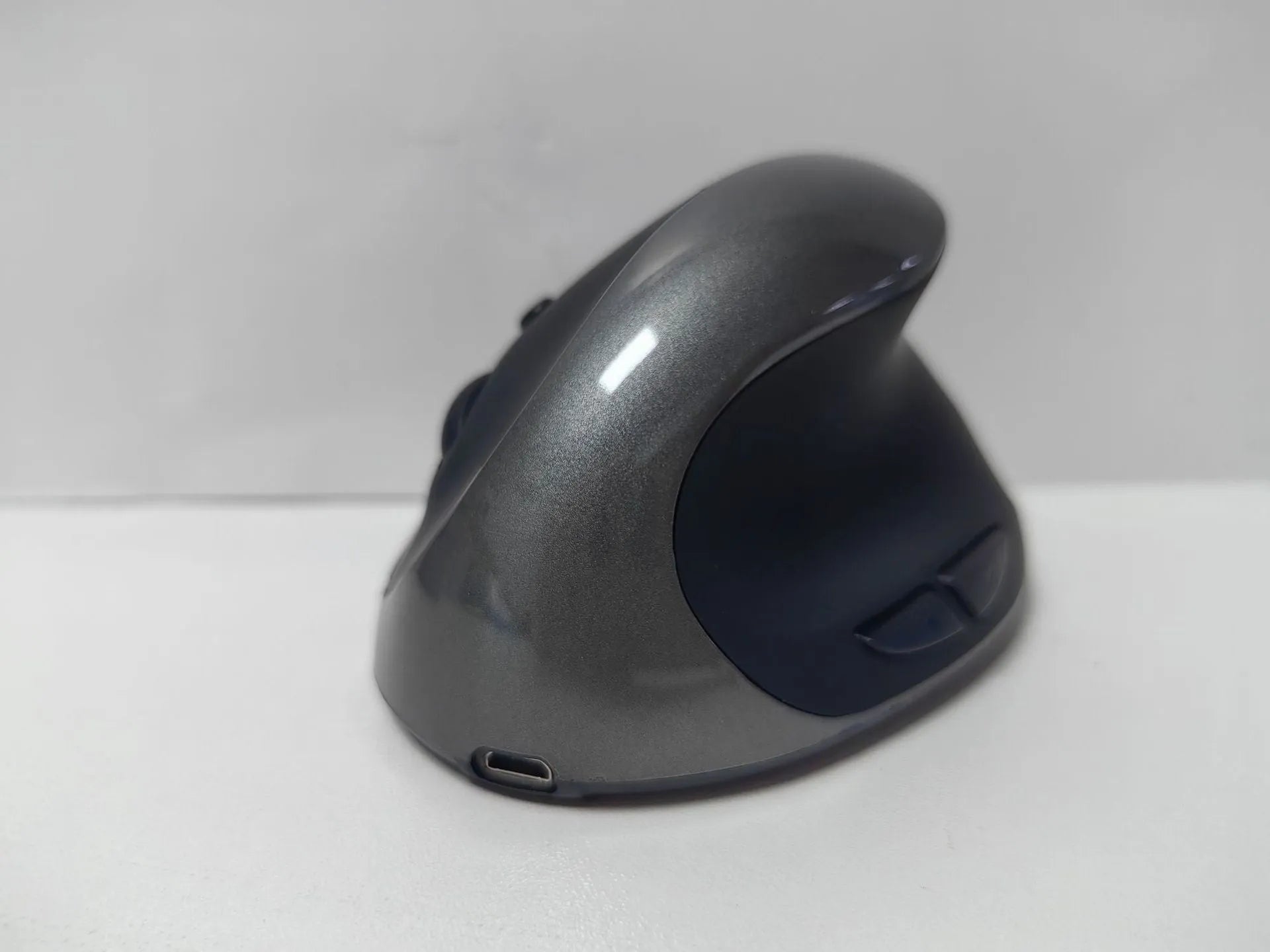 Vertical ergonomic computer mouse in multiple colours including rechargeable purple with wireless charging