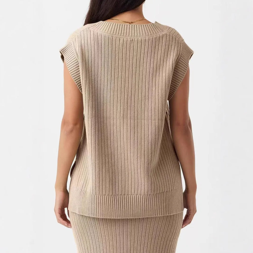 Women's camel-coloured V-neck sleeveless pullover vest with loose fit