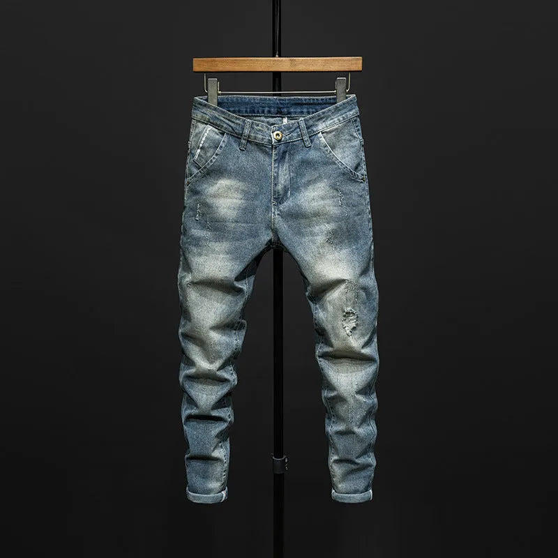 Men's slim-fitting skinny jeans in dark blue and light blue colours with micro-elastic denim fabric