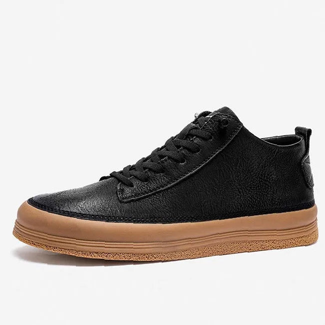 Men's black leather casual shoes with round toe and lanyard closure on white background