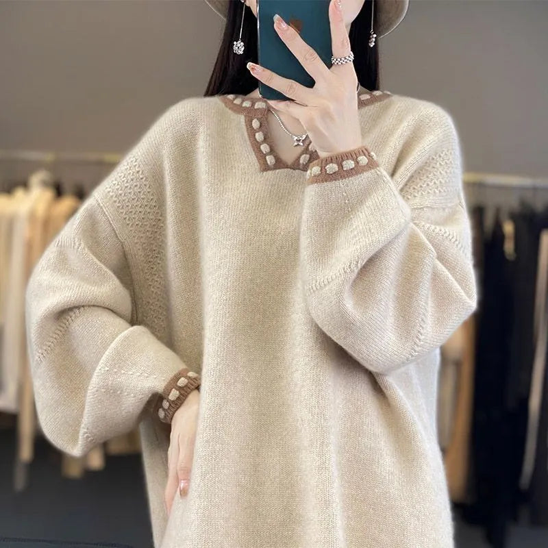 Women's white V-neck viscose sweater with long sleeves and pullover style