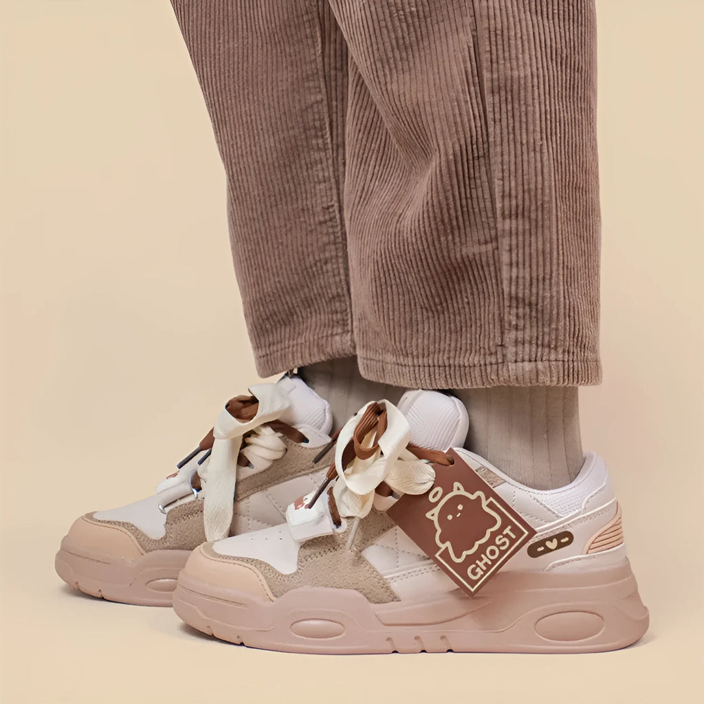 White women's lace-up board shoes with flat heel, microfibre upper, cloth lining and thick composite sole