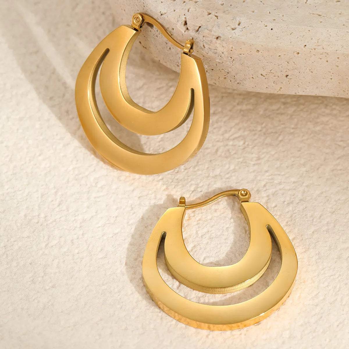 Geometric French minimalist earrings in gold or steel plating with circular ring design