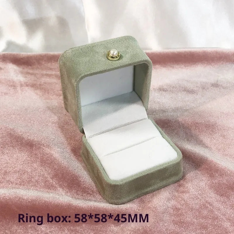 Light green flannel waist-tight jewelry box with pearl buckle for pendant storage