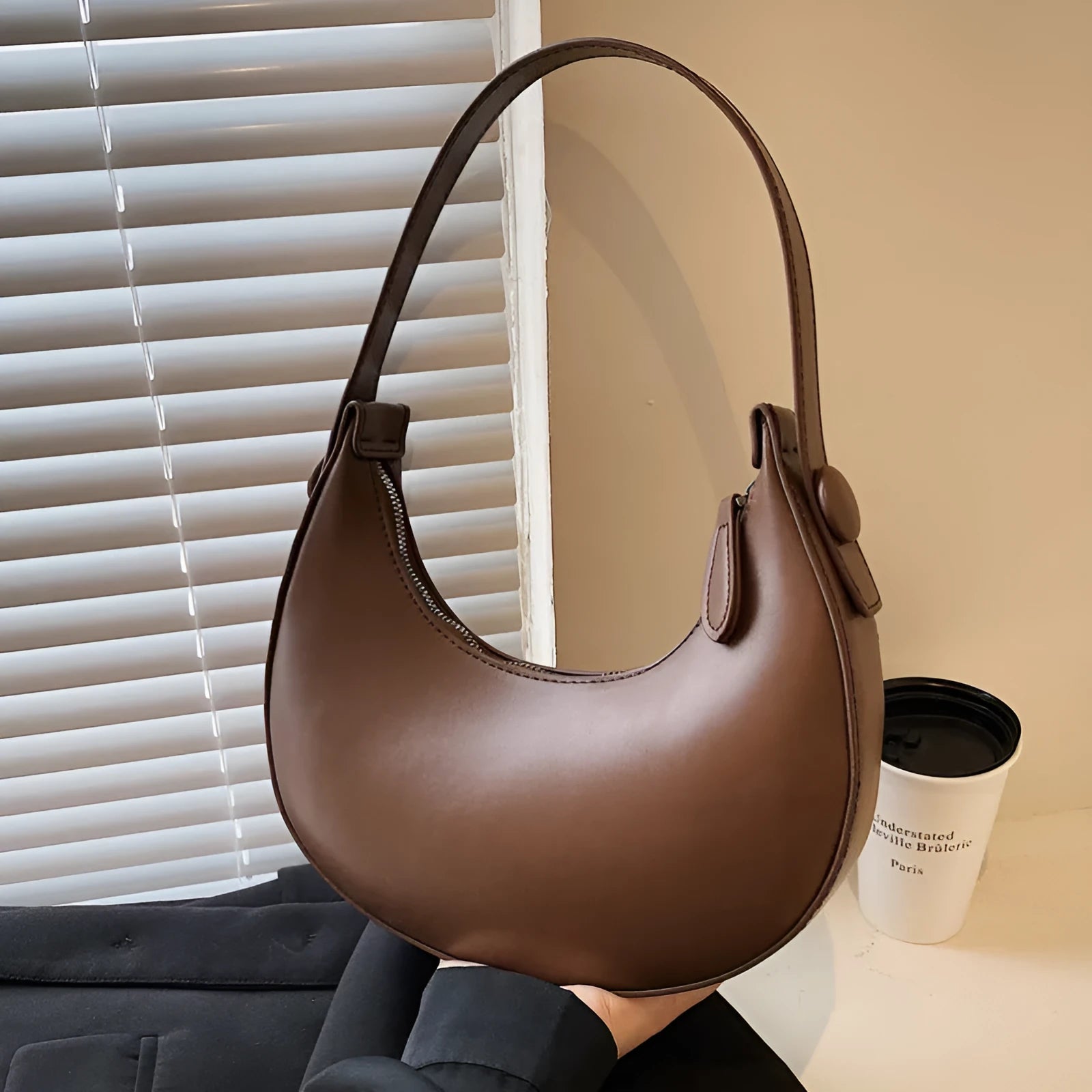 Retro dumpling-shaped women's shoulder bag in PU leather with sandwich pocket design
