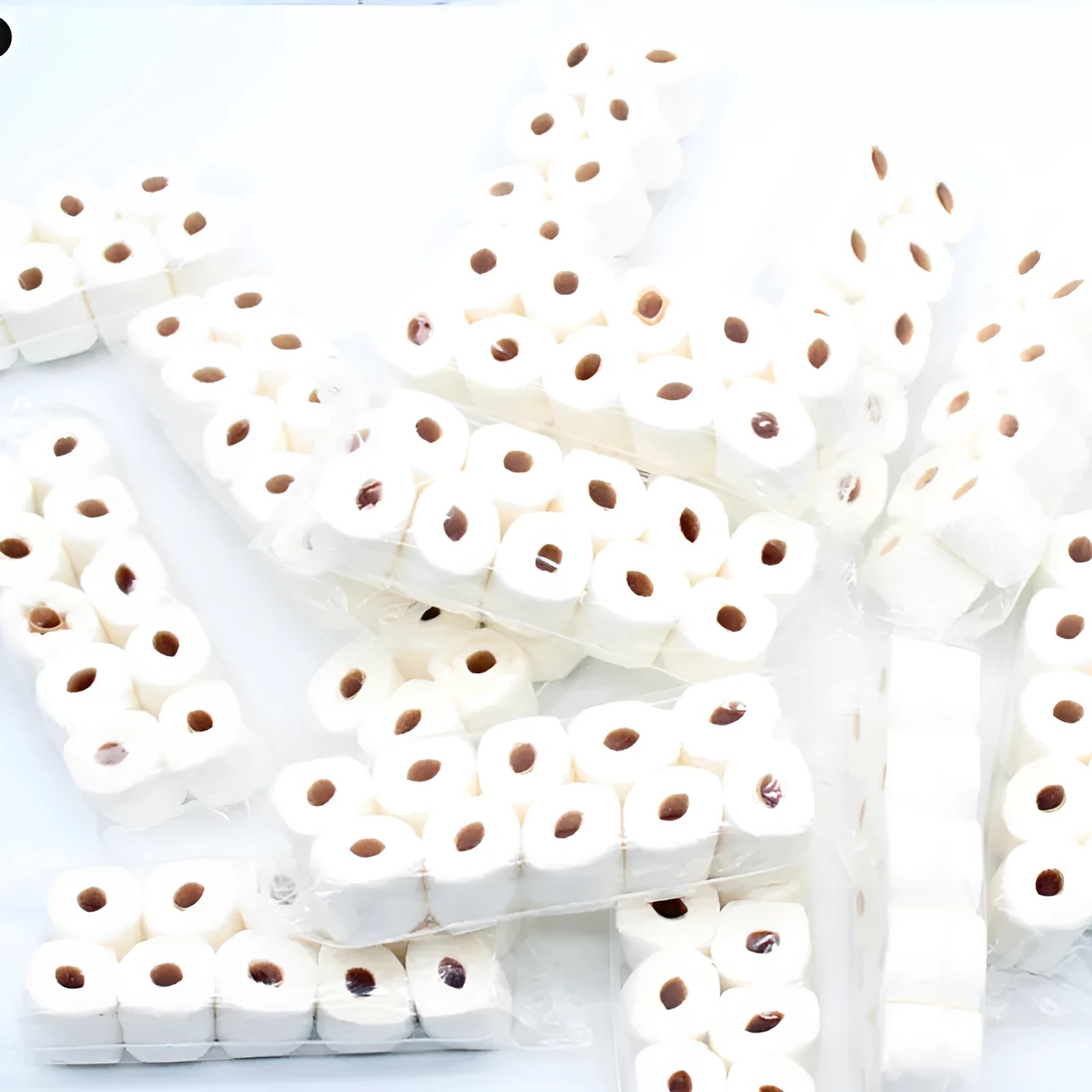 Simulated tissue roll paper toy model measuring 30x15x80mm for children's pretend play