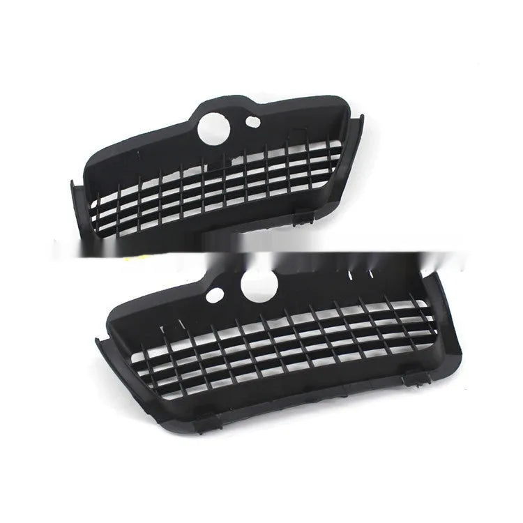 Black ABS plastic fog light cover and lower grille assembly for Volkswagen Golf 3 front bumper.