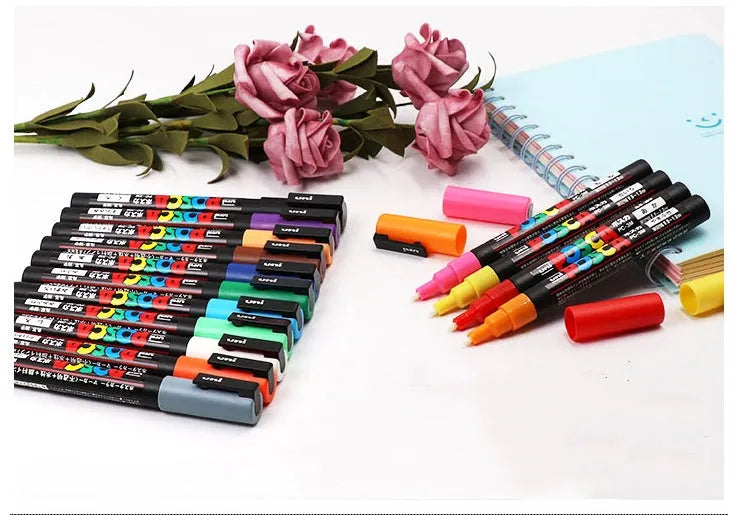 Set of 8 coloured acrylic doodle pens with plastic casing and 0.9-1.3mm tips