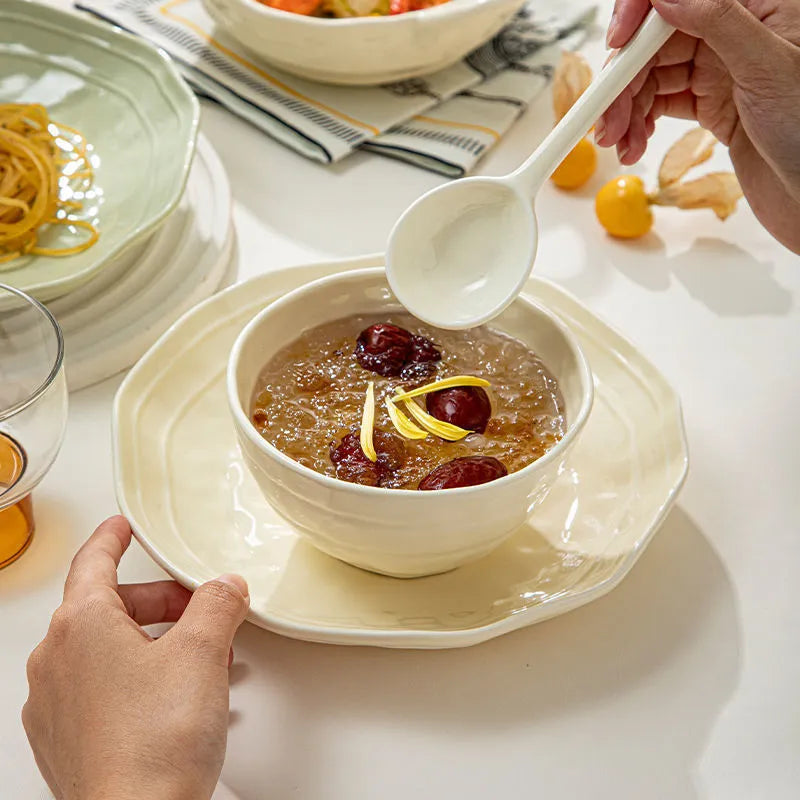 Seven-piece solid colour ceramic tableware set in a gift box.