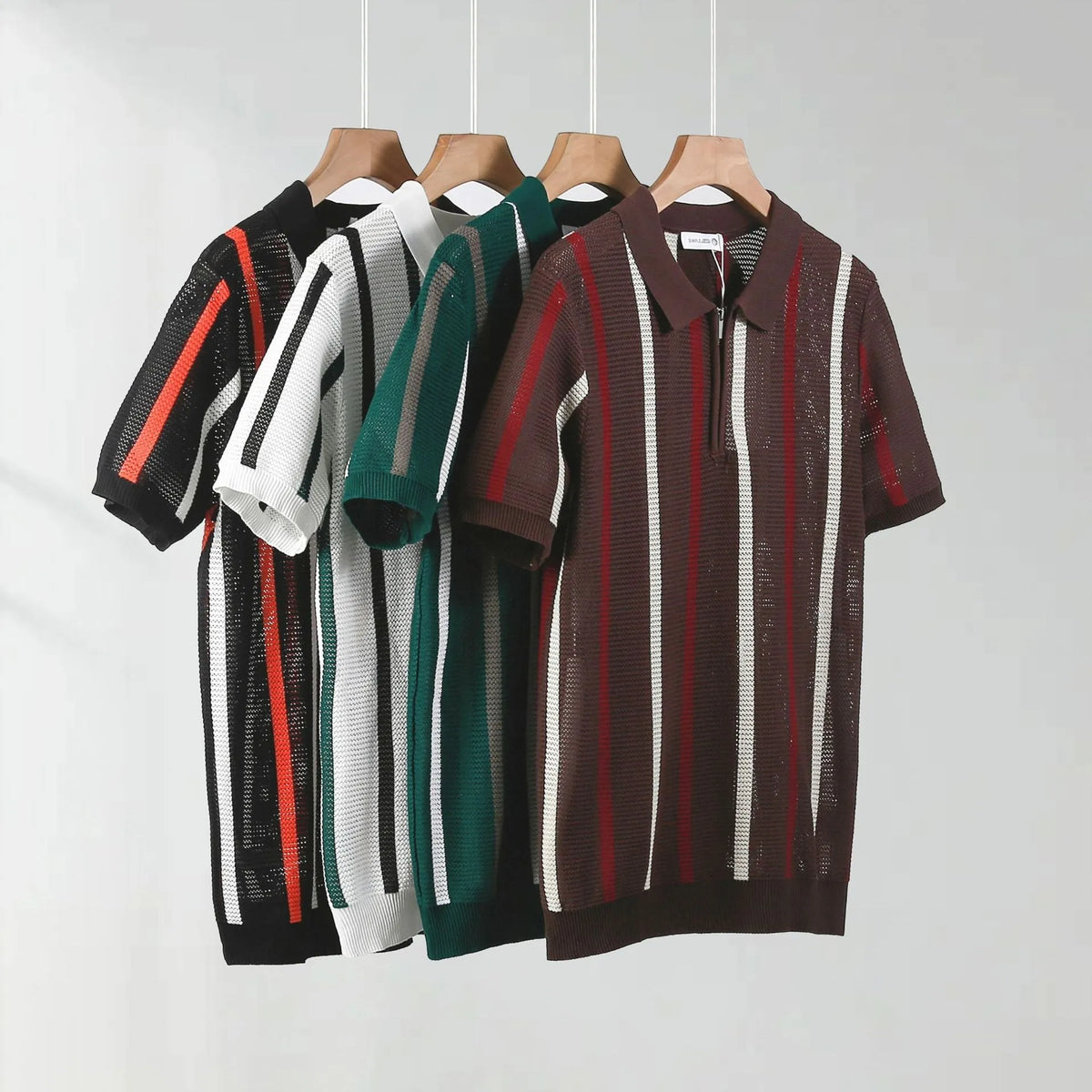 Short-sleeved loose-fit polo shirt with mesh knit fabric and zipper decorations.