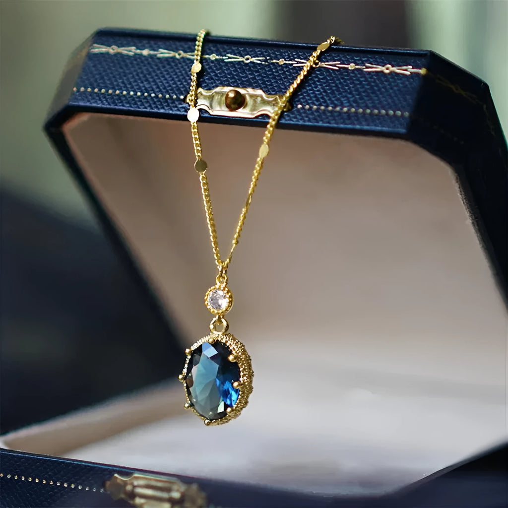 Gold geometric French retro fashion necklace for women and men.