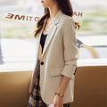 Women's split casual mid-length tailored suit top with three-dimensional pattern, long sleeves, in green colour on model