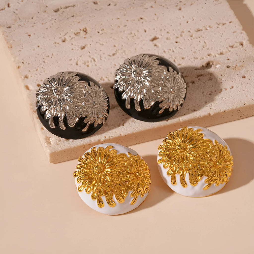 Vintage print round stud earrings with silver needle, alloy body, gold or silver printed finish, 1 pair