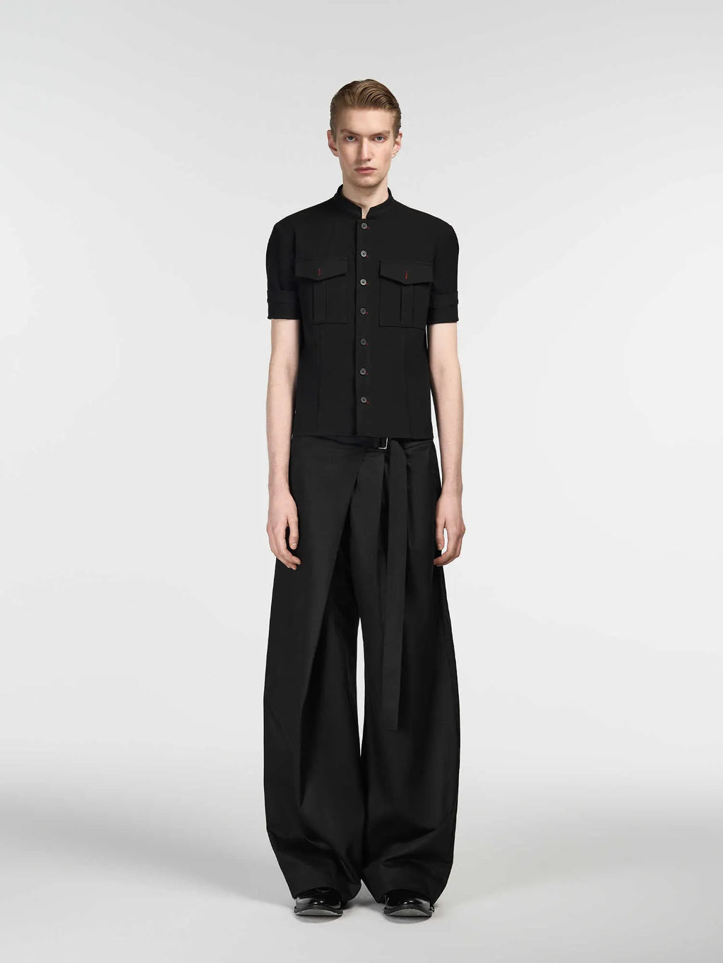 Black straight-leg trousers with adjustable waist and single pleat detail in Tencel cotton fabric