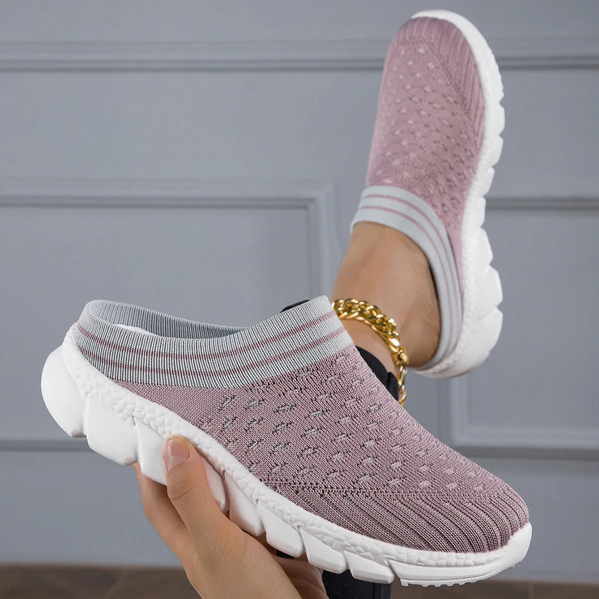 Women's black Flyknit semi-slipper shoe with striped pattern and raised sole