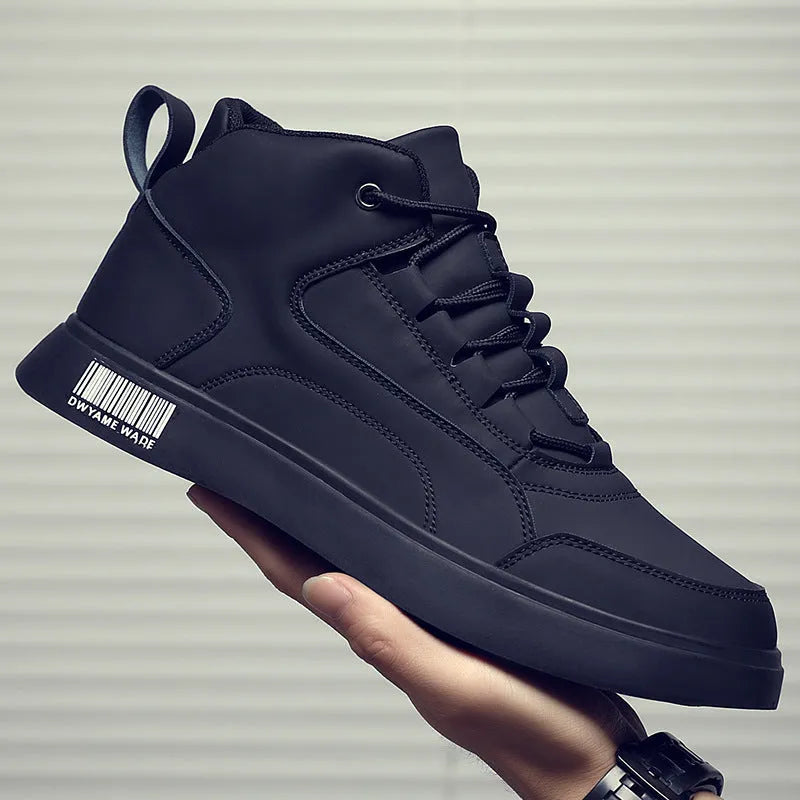 Men's white casual board shoes with mid-top design and round toe shape