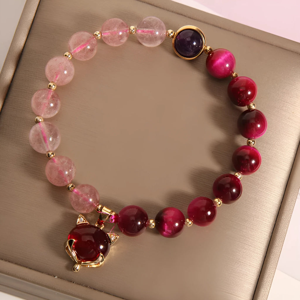 Women's strawberry crystal bracelet with elastic rope measuring 18cm in simple design