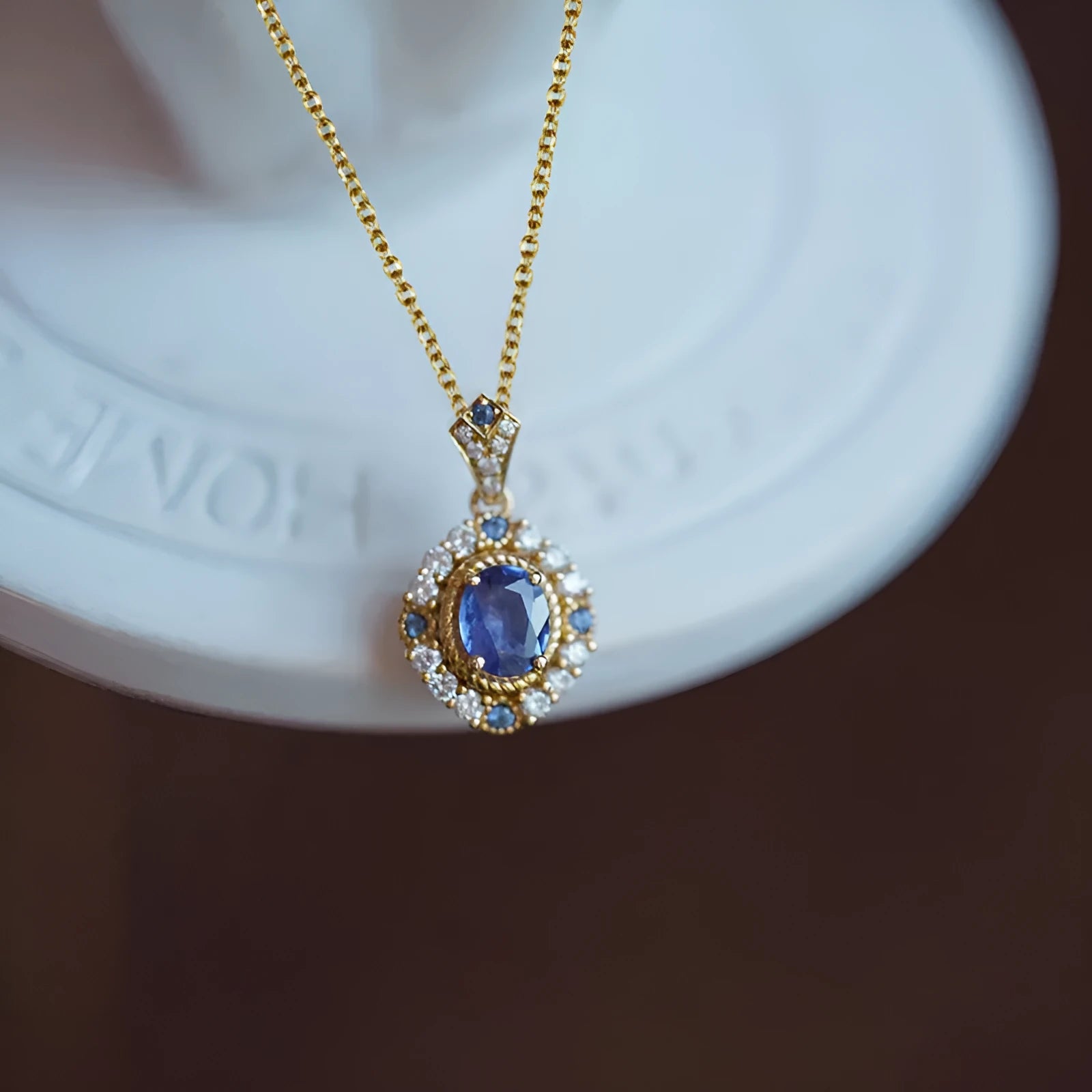 Royal necklace with mixed gem pendant on adjustable 21-50cm copper box chain in yellow gold colour