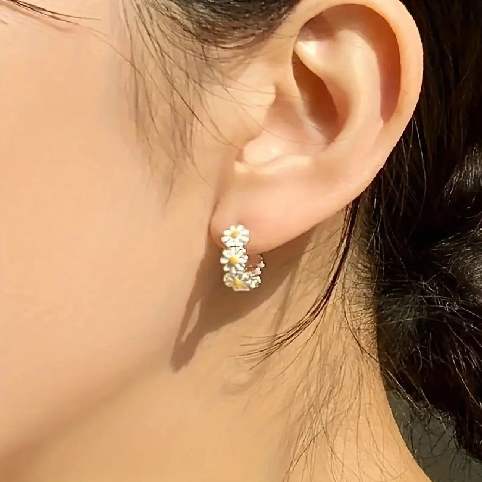 White daisy flower ring earrings with electroplated copper construction and platinum gem details