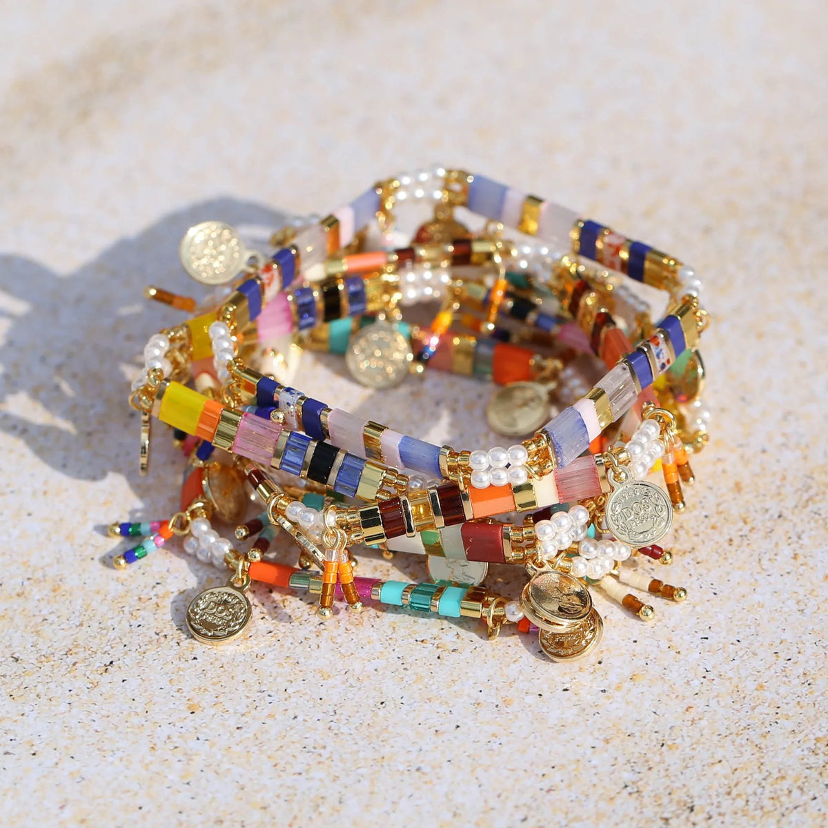 Women's handmade imitation pearl bracelet with glass coloured beads in original design