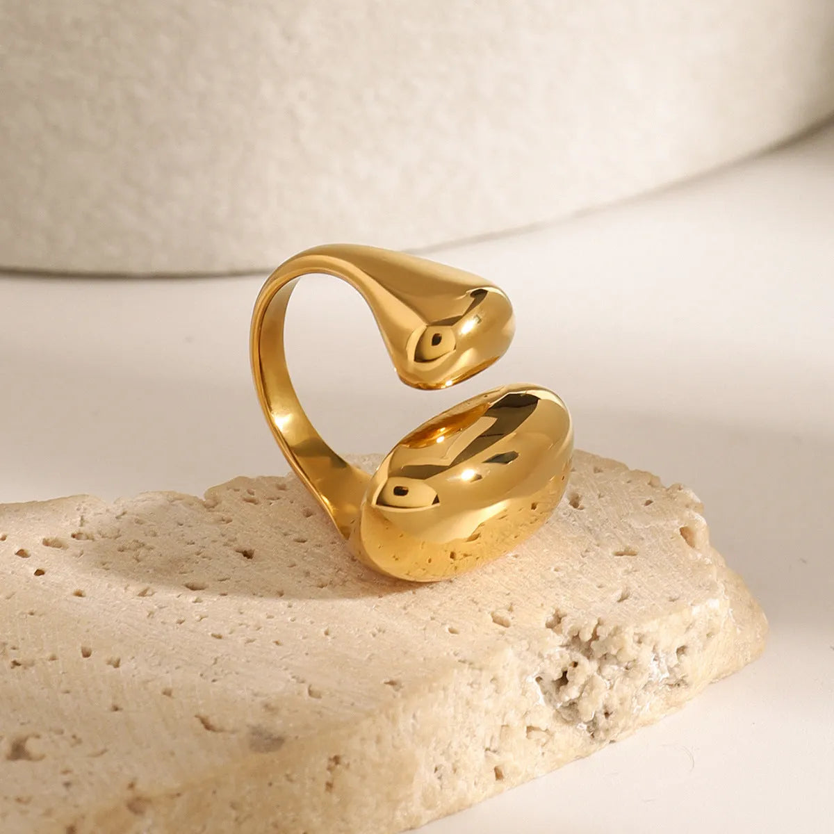 Stainless steel geometric open ring with electroplated finish in colour JDR2405081