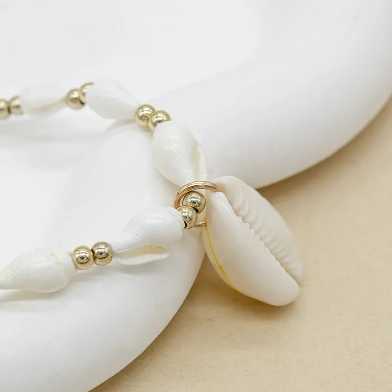Cold Wind Design conch white bead necklace with mother pearl shellfish pendant
