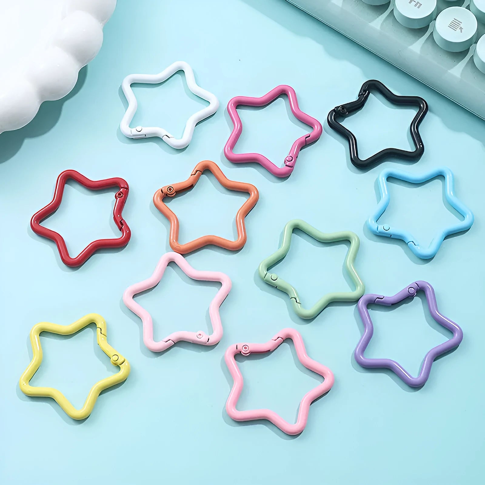 Zinc alloy five-pointed star keychain in various colour options for backpack decoration